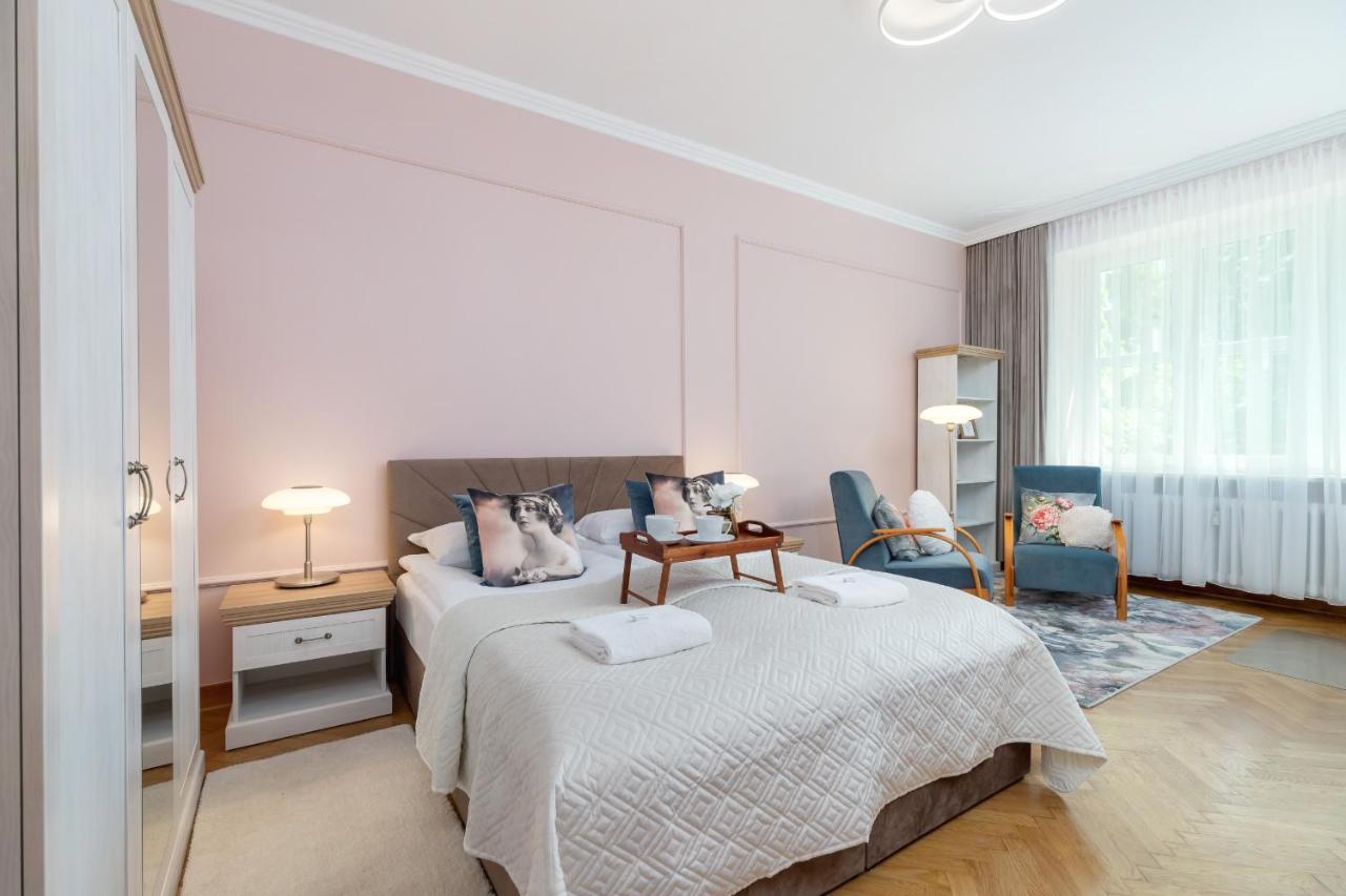 Luxurious & Unique Apartment Mickiewicza Cracow By Renters Prestige Krakow Bagian luar foto
