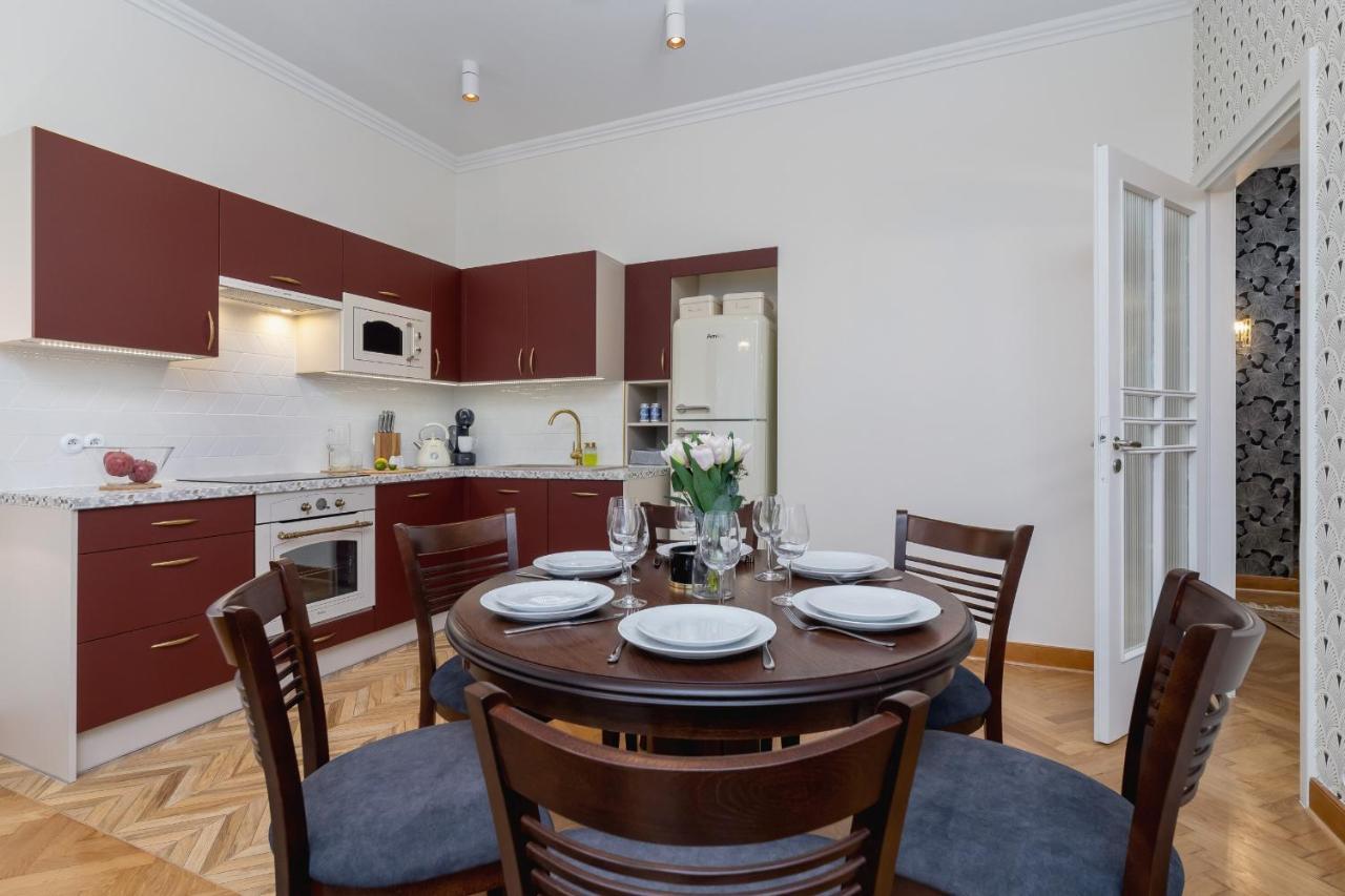 Luxurious & Unique Apartment Mickiewicza Cracow By Renters Prestige Krakow Bagian luar foto