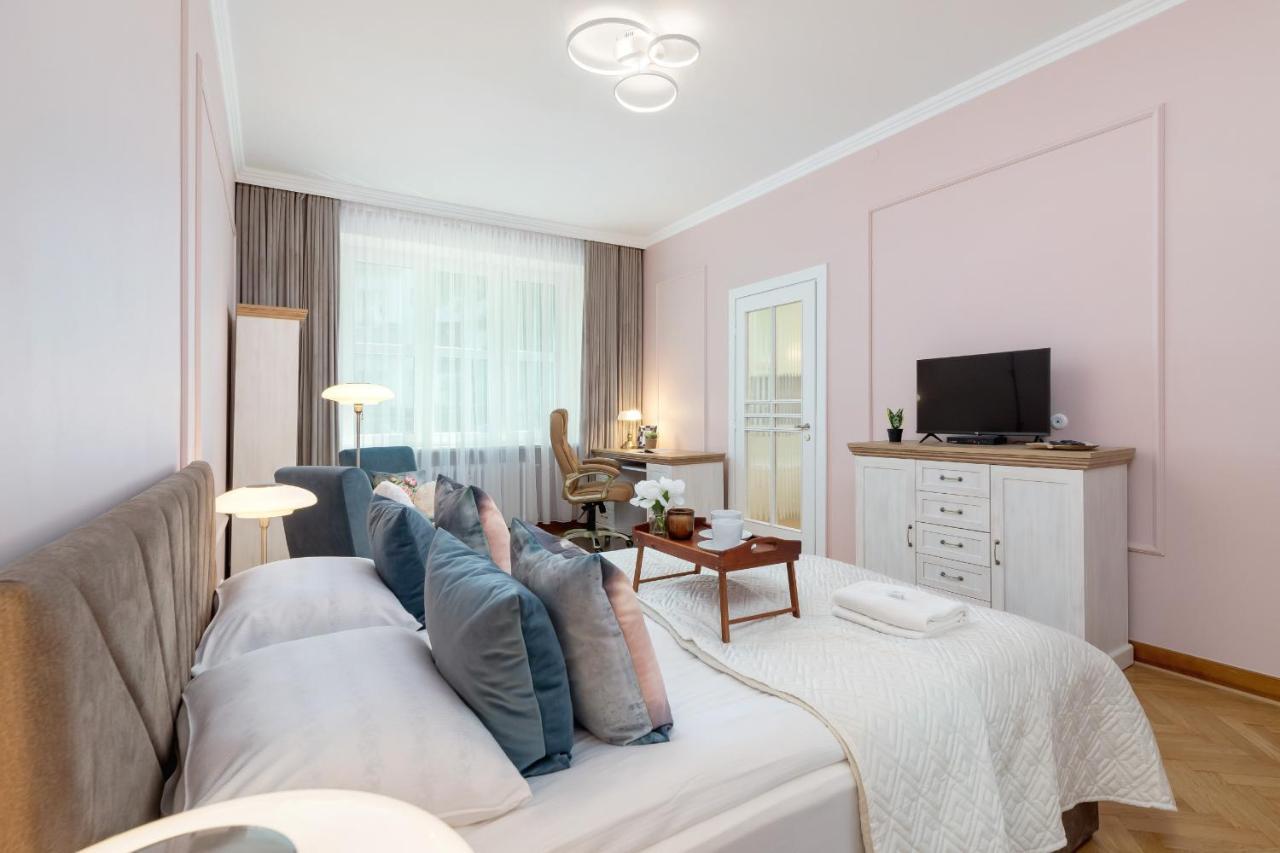 Luxurious & Unique Apartment Mickiewicza Cracow By Renters Prestige Krakow Bagian luar foto