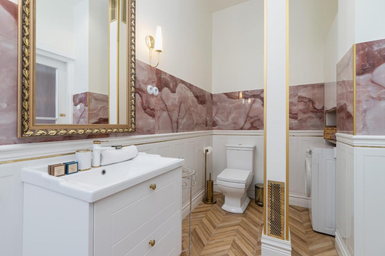 Luxurious & Unique Apartment Mickiewicza Cracow By Renters Prestige Krakow Bagian luar foto