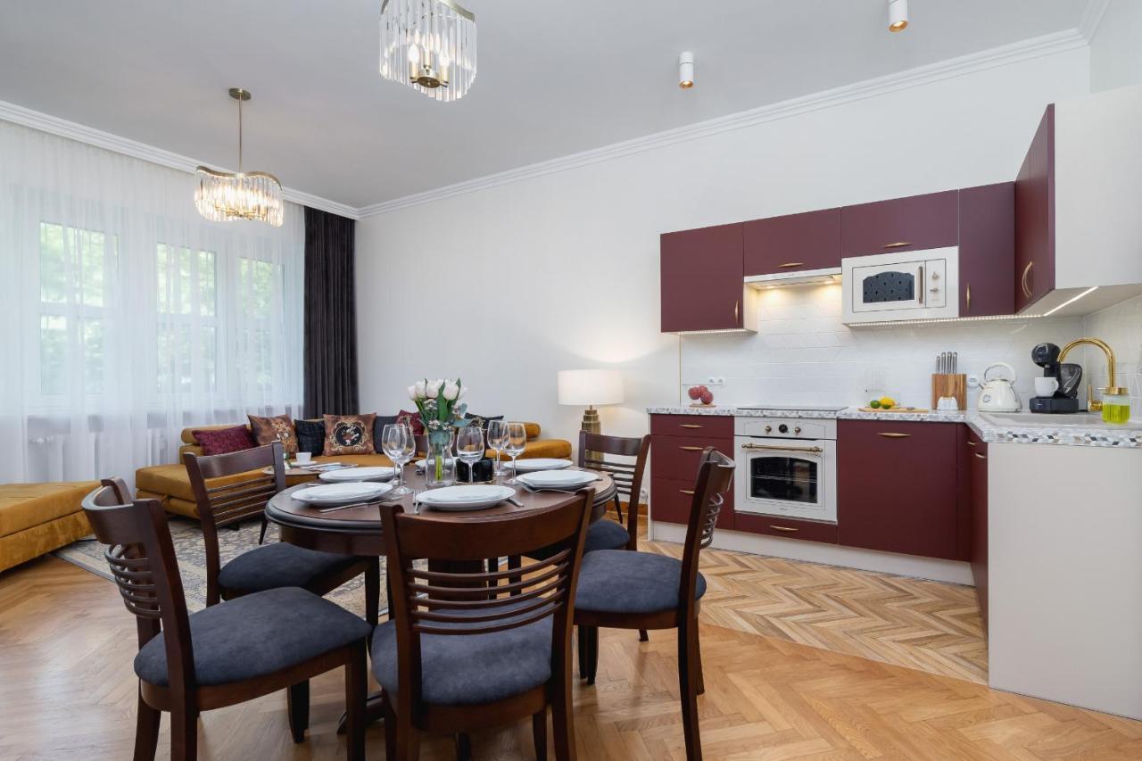 Luxurious & Unique Apartment Mickiewicza Cracow By Renters Prestige Krakow Bagian luar foto