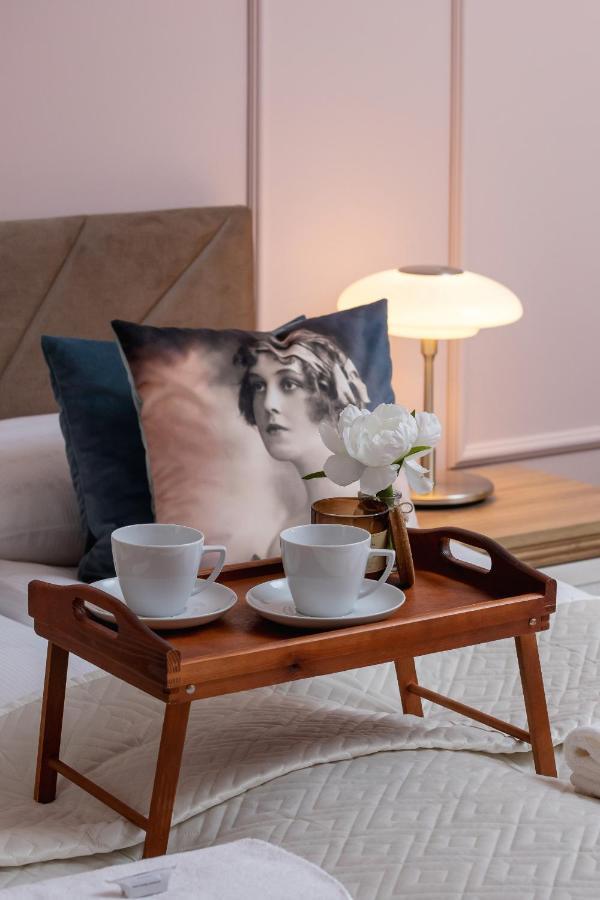 Luxurious & Unique Apartment Mickiewicza Cracow By Renters Prestige Krakow Bagian luar foto