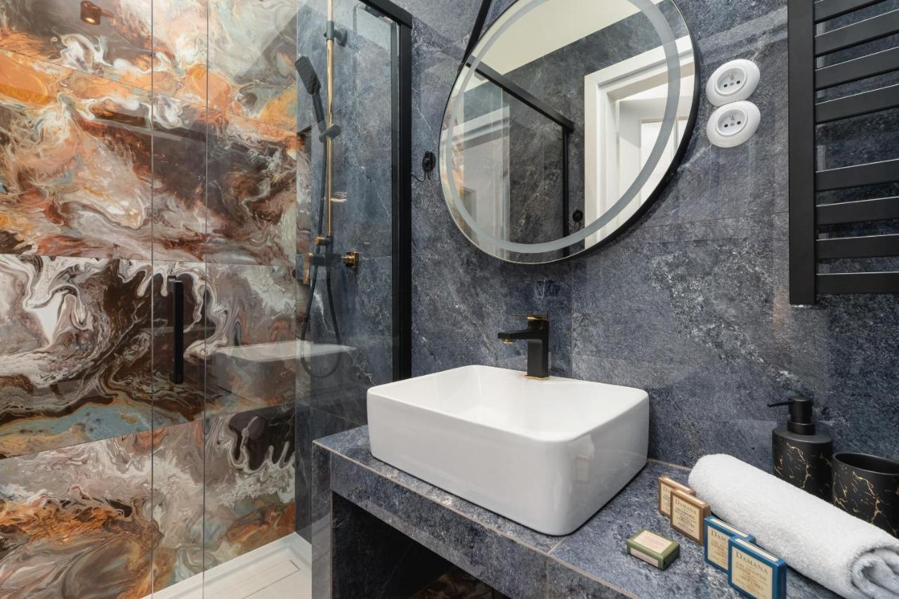 Luxurious & Unique Apartment Mickiewicza Cracow By Renters Prestige Krakow Bagian luar foto