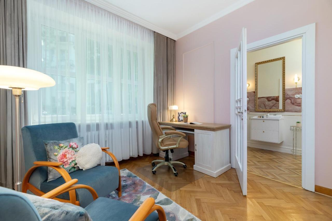 Luxurious & Unique Apartment Mickiewicza Cracow By Renters Prestige Krakow Bagian luar foto