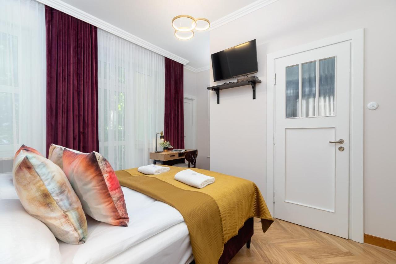 Luxurious & Unique Apartment Mickiewicza Cracow By Renters Prestige Krakow Bagian luar foto