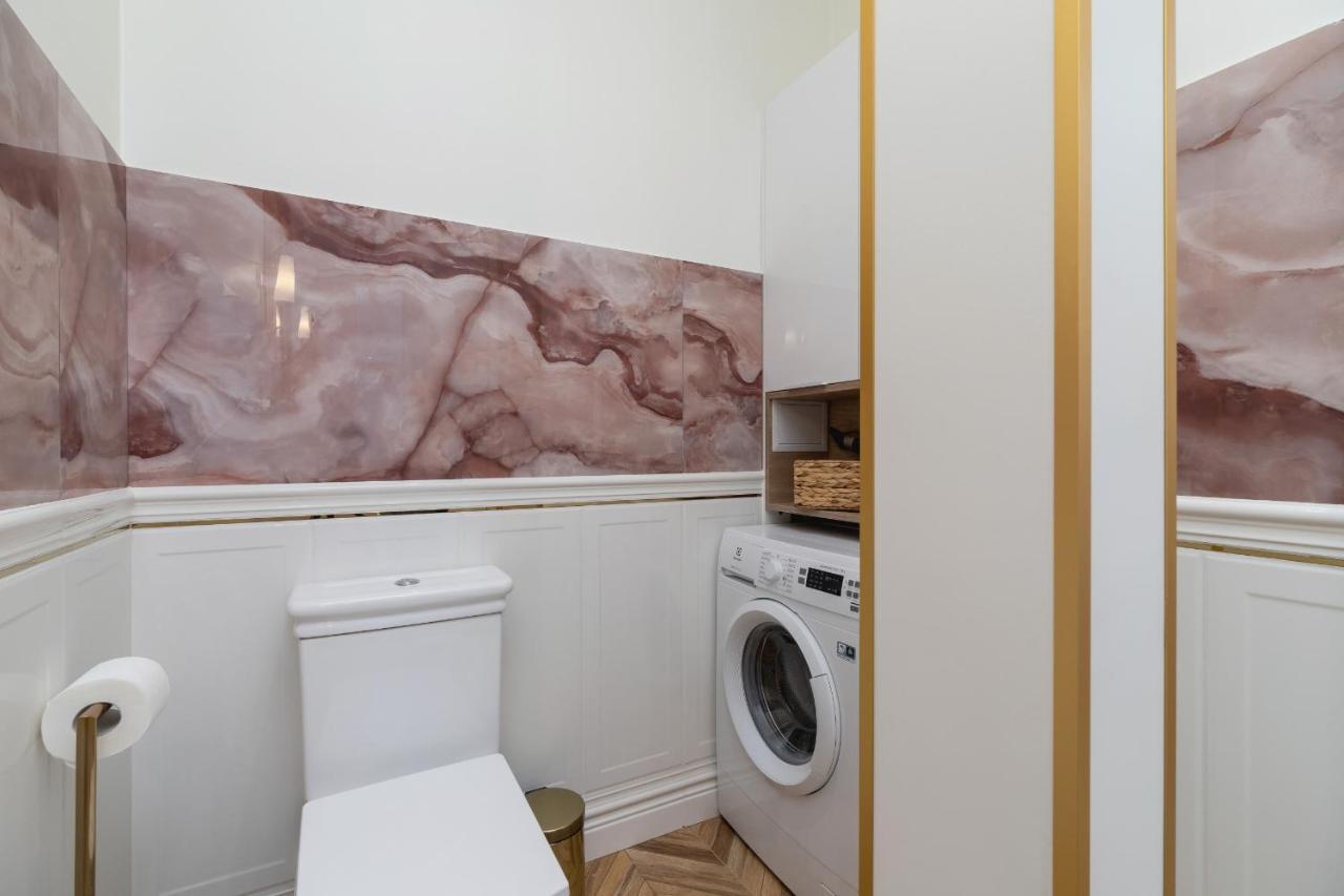 Luxurious & Unique Apartment Mickiewicza Cracow By Renters Prestige Krakow Bagian luar foto